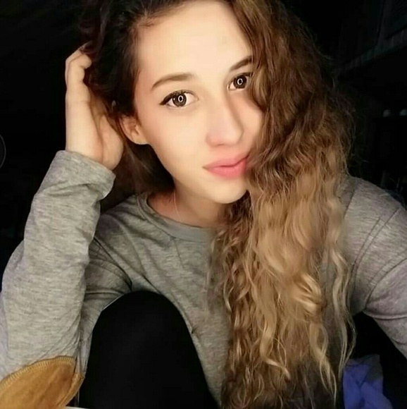 Meet your Posher, Alexis - Picture 2 of 2